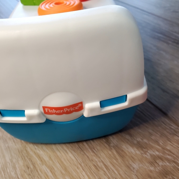 Fisher Price baby and toddlers Tap and Turn tool bench set - Picture 9 of 10